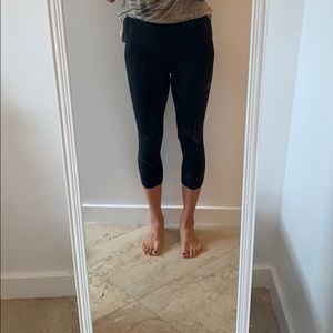 Lululemon Wunder Under legging crops